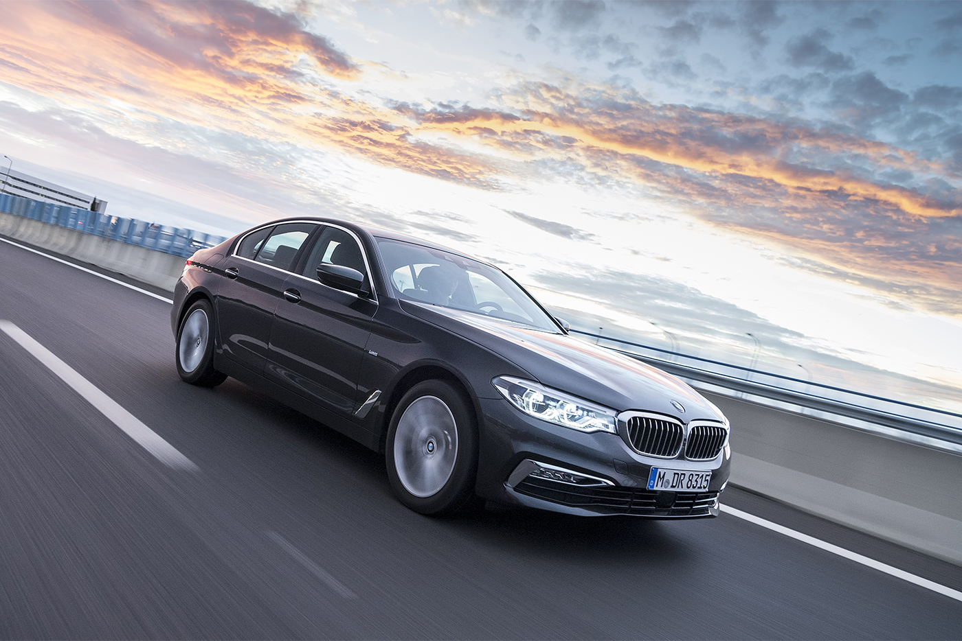 bmw-series-5-what-car-da-chon-bmw-series-5-la-dong-xe-sang-tot-nhat-cua-nam.jpg